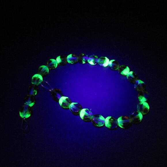 Czech UG beads - Picture 1 of 9